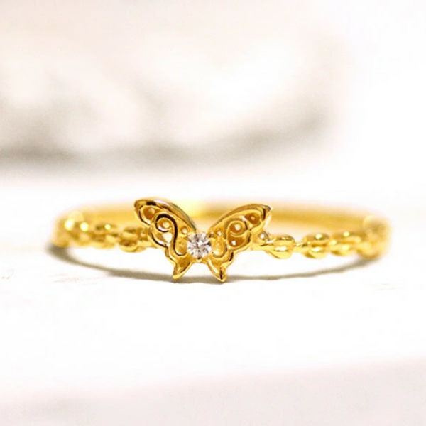 蝶のゴールドリング